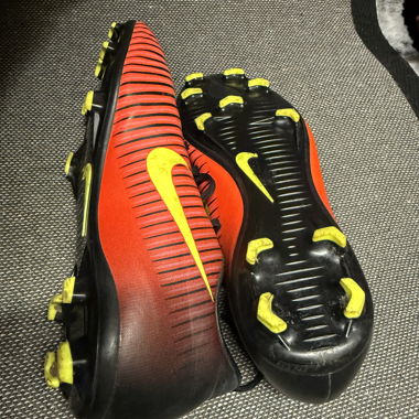 Chaussures de football MERCURIAL