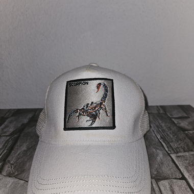 Cappellino trucker scorpione