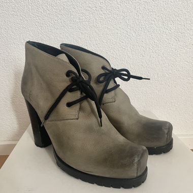 High-heeled ankle boots with laces VERO CUOIO