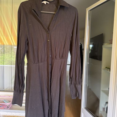 Robe chemise noire mi-longue