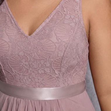 Robe de soirée en dentelle rose