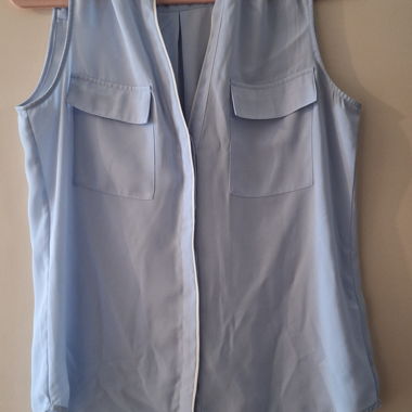 Blouse sans manches bleu ciel