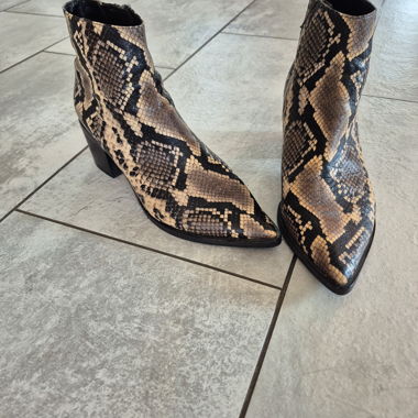 Python-Pattern Heeled Booties 40 Kennel&Schmenger
