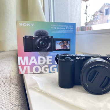 Sony vlog camera ZV-E10