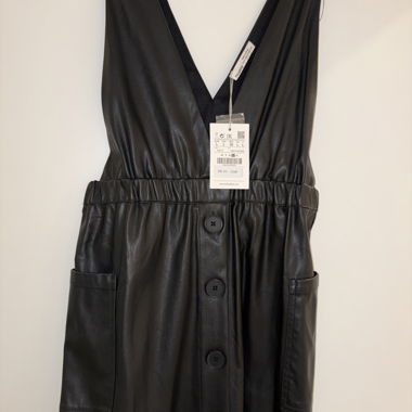Abito nero in ecopelle