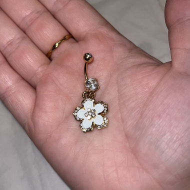 Bauchnabelpiercing