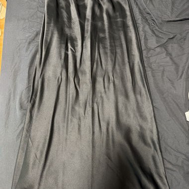 Jupe longue noire satinée
