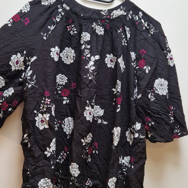 Spotted Floral Blouse with Wide Sleeves