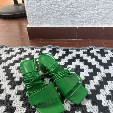 Tacchi in eco pelle lacci 