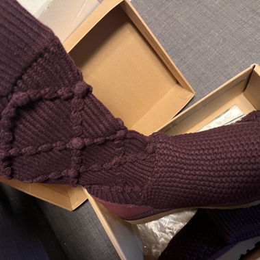UGG Stiefel aus Bordeaux-Strick