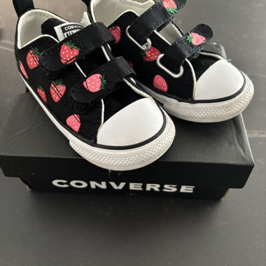 Baskets Converse à fraises