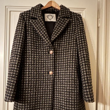 Chic designer coat - like new
