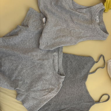 Tops gris