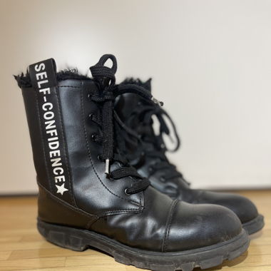Schwarze Winterschuhe 