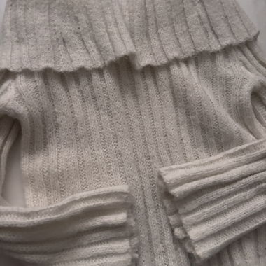DIVIDED H&M Off-shoulder sweater cream S