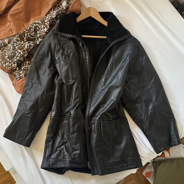 Vintage Schwarze Lederjacke mit Fellfutter