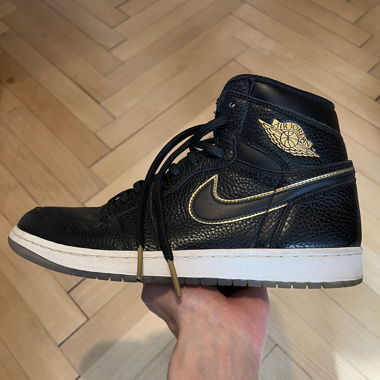 Nike Air Jordan 1 Retro High OG Black/Gold