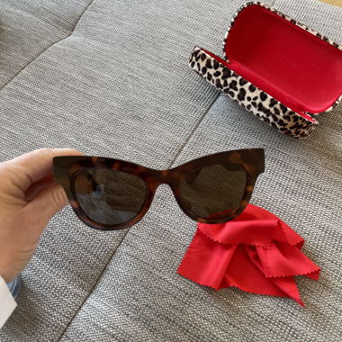 Mango Sunglasses with Case