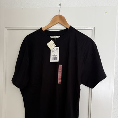 Black t-shirt