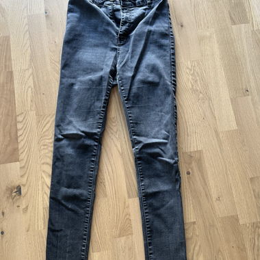 Jean slim gris foncé / noir