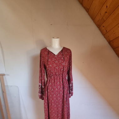 Rotes maxi kleid