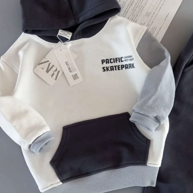 Sweat à capuche bicolore ZARA