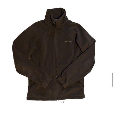 Braune flauschige Columbia-Jacke