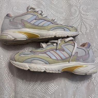 Adidas Sneakers