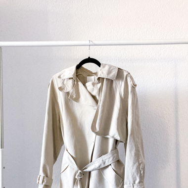 Beige kurze Trenchcoat