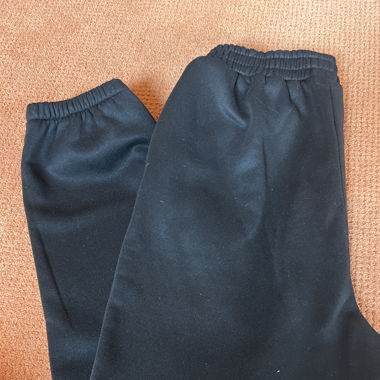 Schwarze Trainerhosen