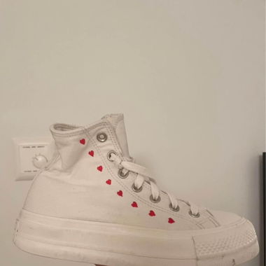 Converse Valentine edition