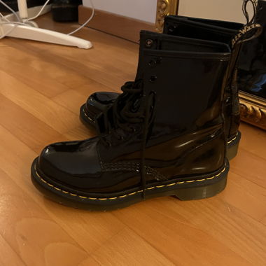 DR. MARTENS