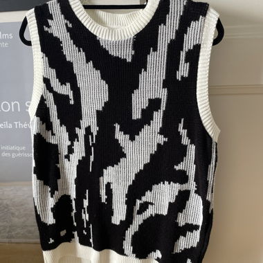 Sleeveless sweater