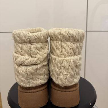 Braune Hausschuhe mit Strickschaft