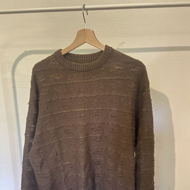 brown knitted sweater 