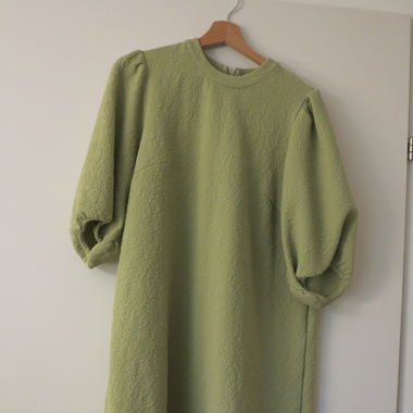 Schönes bequemes Kleid