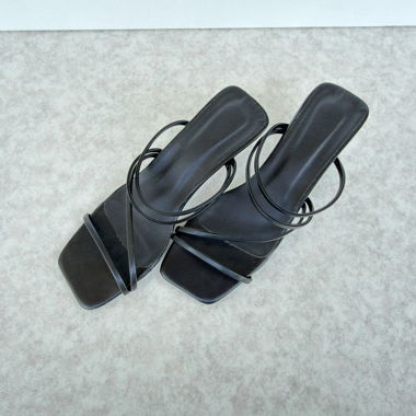 Schwarze Sandalen mit Absatz