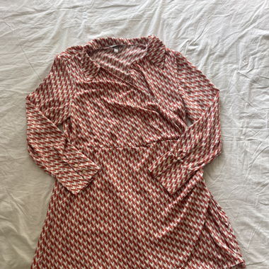 Robe fluide à motifs zigzag – Élégante & originale