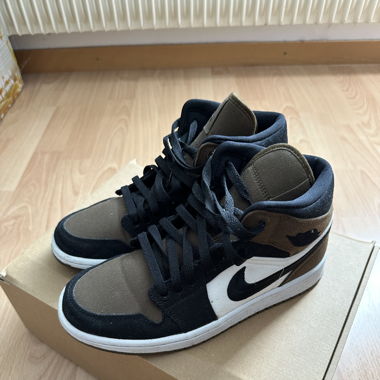 Nike Air Jordan 1 Mid "Olive Toe"