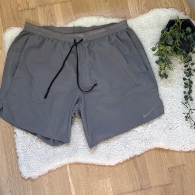Short Nike Running gris