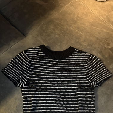 Schwarzes gestreiftes Top