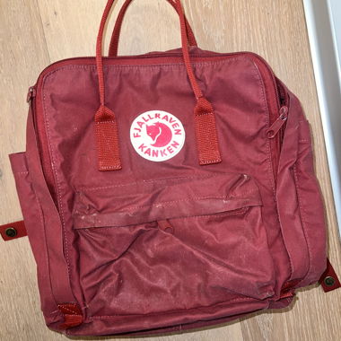 Dunkel roter Fjäl Räven Rücksack
