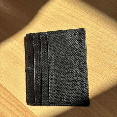 Black lizard-effect leather card holder