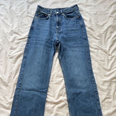 WEEKDAY blue high-waisted straight leg jeans