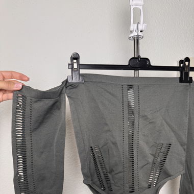 BODY MIT CUTOUTS 