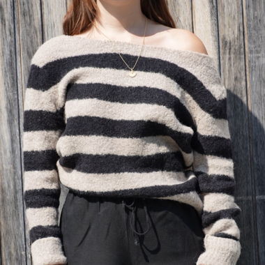 Gestreifter Off Shoulder Pulli