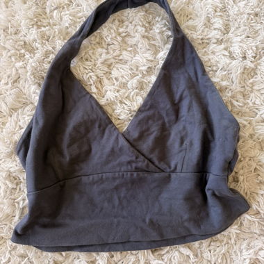 Blaues Neckholder-Crop-Top