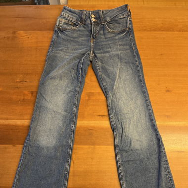 Jeans Dame Gr. 34, schmal geschnitten