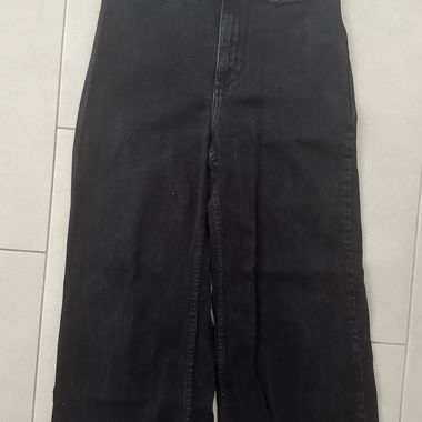 Black wide-leg jeans