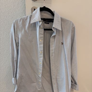 Ralph Lauren: schmal-gestreifte Bluse blau-weiss